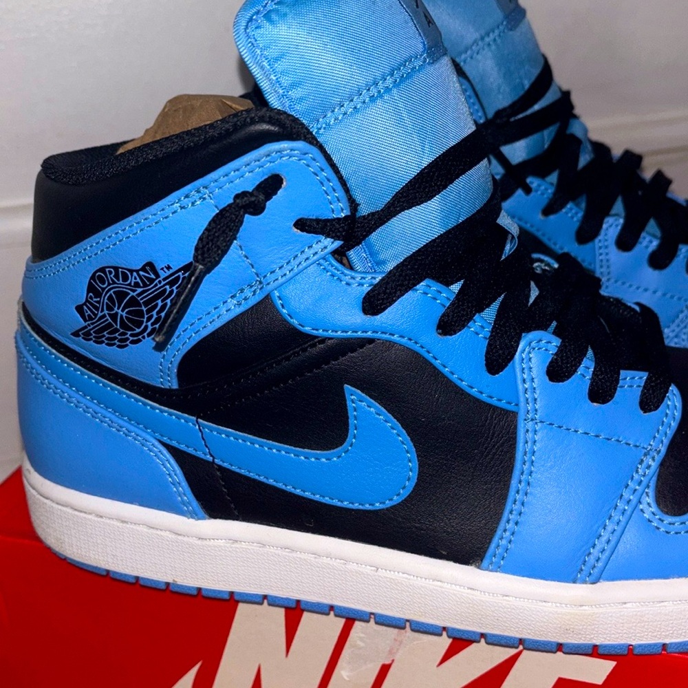 Jordan 1 Mid 'University Blue Black Size 10 Men’s YBO - Picture 3 of 11